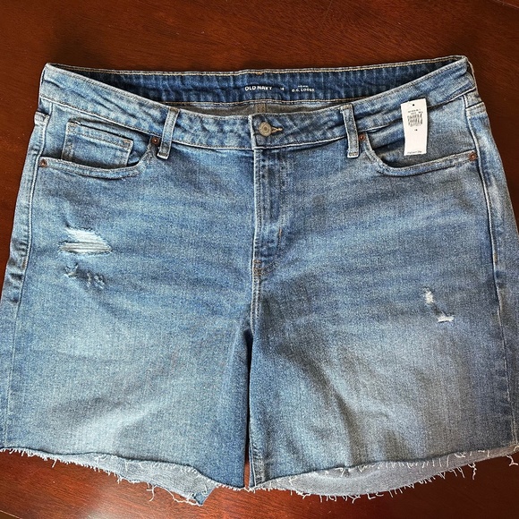 Old Navy Pants - NWT Old Navy Mid Rise O.G. Loose Fit Denim Cutoff Jean Shorts 18